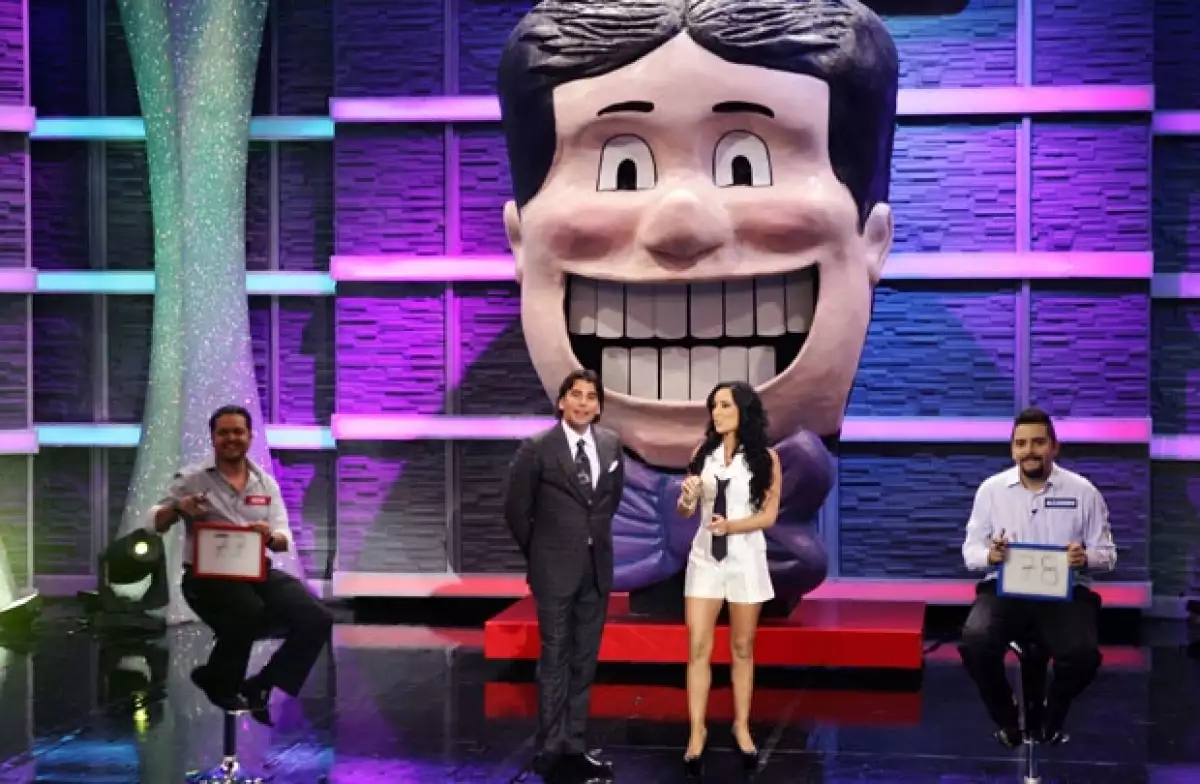 La guapa conductora hará mancuerna con Mauricio Barcelata en el nuevo programa de concursos de TvAzteca.