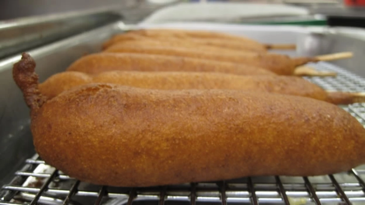Los 'corn dogs', alimento de cómida rapida estadounidense que contiene ácidos grasos trans