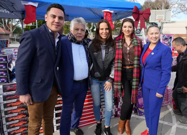 Carlos Barrera, Mitzy, Graciela Beltrán, Kate del Castillo y Rita Soto