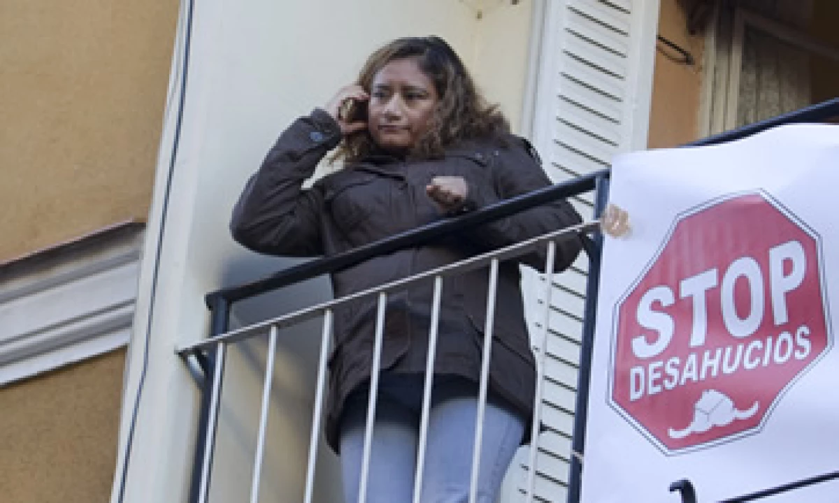 En España, los bancos siguen cobrando el crédito hipotecario pese a que ya embargaron la casa al deudor. (Foto: AP)
