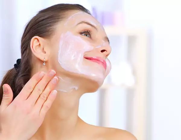 Lo más importante es cuidar tu piel desde temprano. No olvides aplicar protector solar.