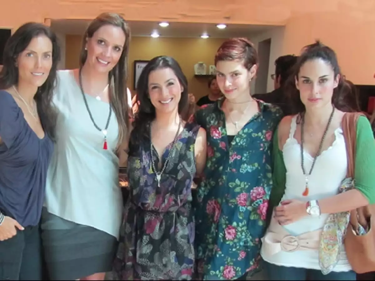 Claudia Lizaldi con sus embajadoras: Ana Gaby Peralta, Fernanda Aragonés y Ana Serradilla