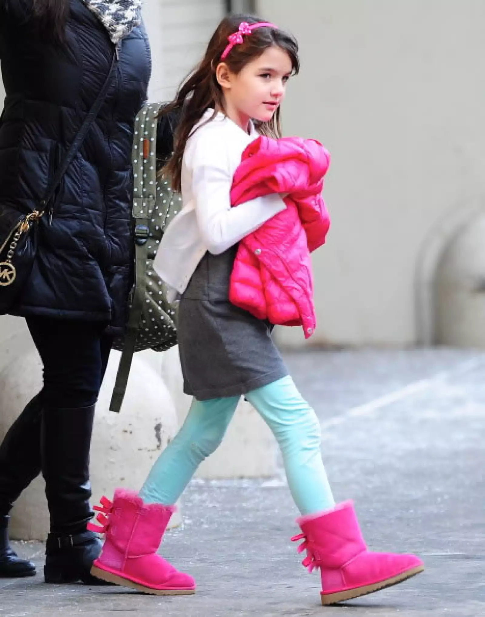 Suri Cruise es una muy buena estudiante, declaró su madre Katie Holmes recientemente a una revista americana.