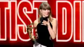 Taylor Swift se convierte en la artista más galardonada de los MTV VMAs