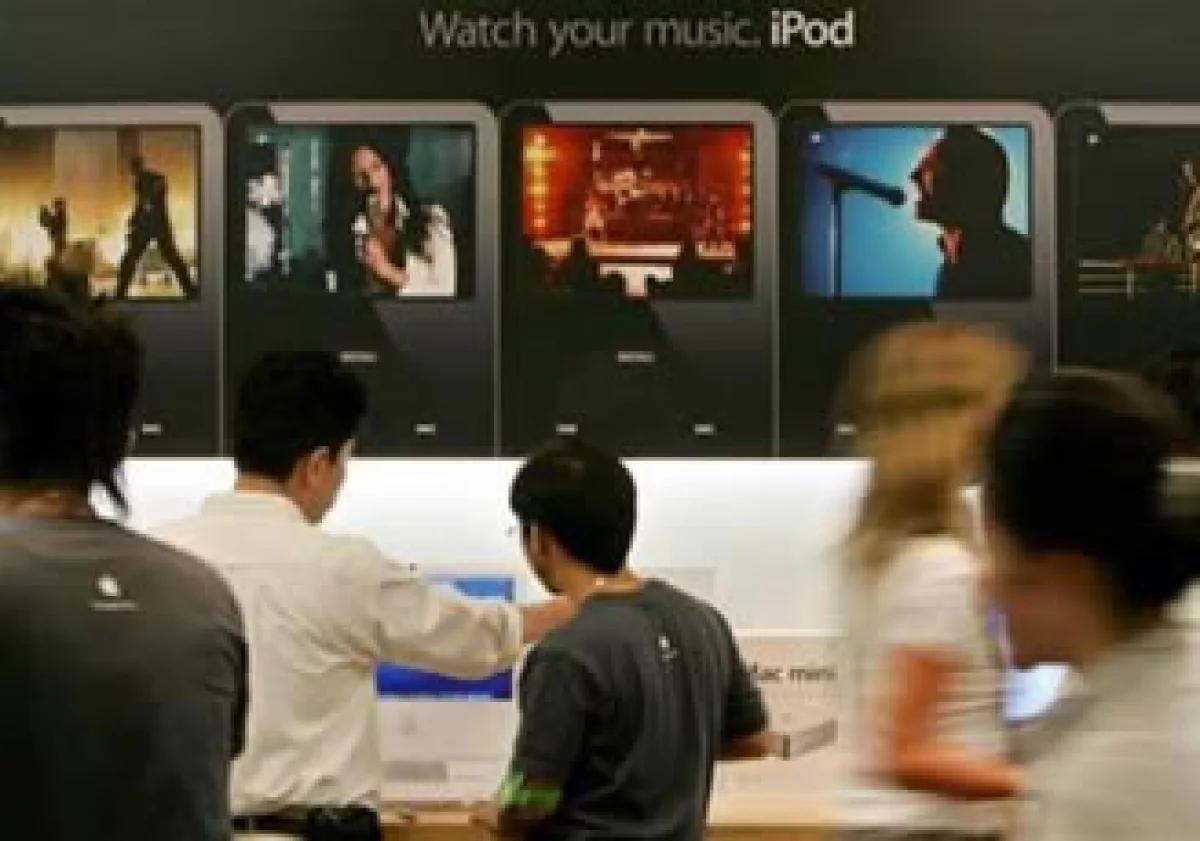 Apple cuenta con mpas de 85,000 aplicaciones disponibles para iPod Touch y iPhone. (Foto: Reuters)