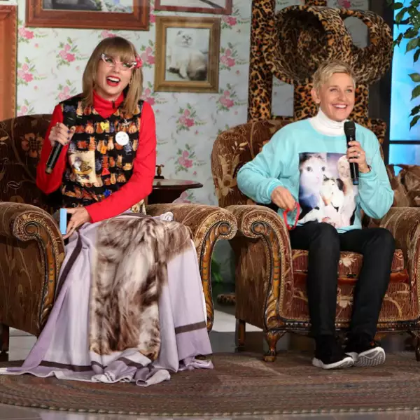 Ellen con su divertido humor, la felicitó.