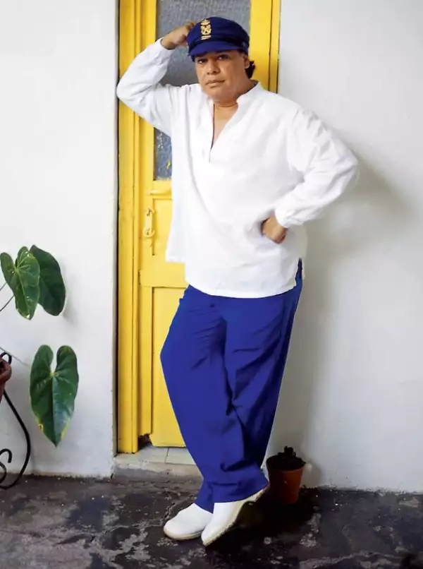 Por agradecimiento se puso el nombre de Juan Gabriel en honor a su benefactor Juan Contreras y su padre Gabriel Aguilera.