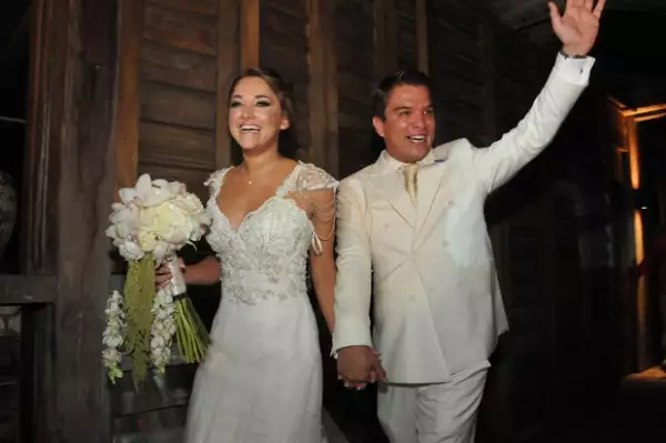 En lo que fue una ceremonia breve pero muy emotiva, Sherlyn y el presidente del partido Nueva Alianza, Gerardo Islas, contrajeron nupcias por lo civil.