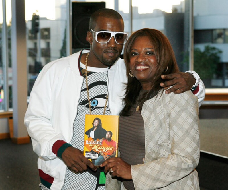 Kanye Donda en la firma de su libro libro de Raising Kanye (Educando a Kanye).