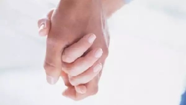 Cuando una pareja de novios ha decidido unir su vida en pareja a través del sacramento de matrimonio de la iglesia católica, deben de cumplir con una serie de requisitos obligatorios.