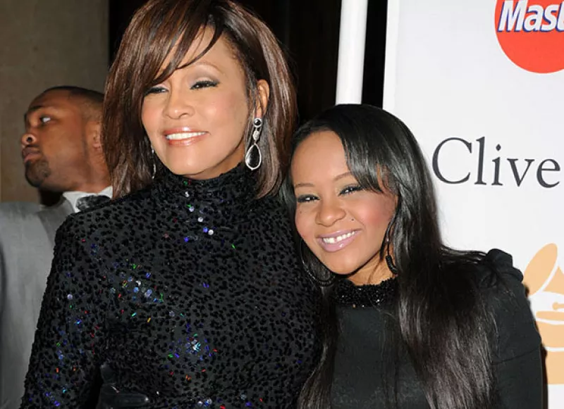 Medios estadounidenses rumoran que familiares de Bobbi Kristina Brown han decidido desconectarla el 11 de febrero, a tres años de la muerte de la cantante.