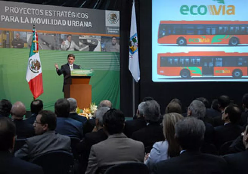 El gobernador de Nuevo León, Rodrigo Medina de la Cruz presentó el proyecto de la Ecovía. (Foto: Cortesía Gobierno de Nuevo León)