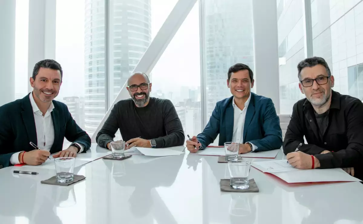LLYC compra la agencia BESO