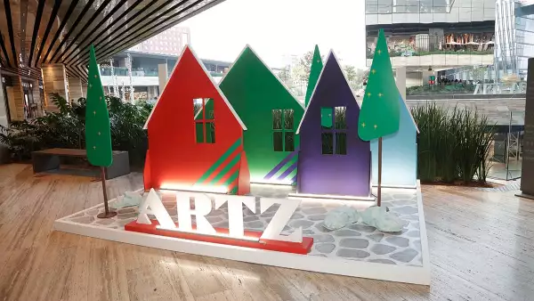 Adornos de casitas navideñas en Artz