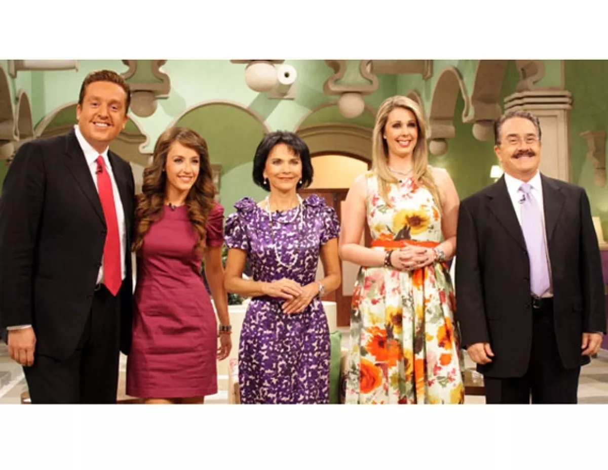 Paty Chapoy con su equipo de trabajo en Ventaneando.