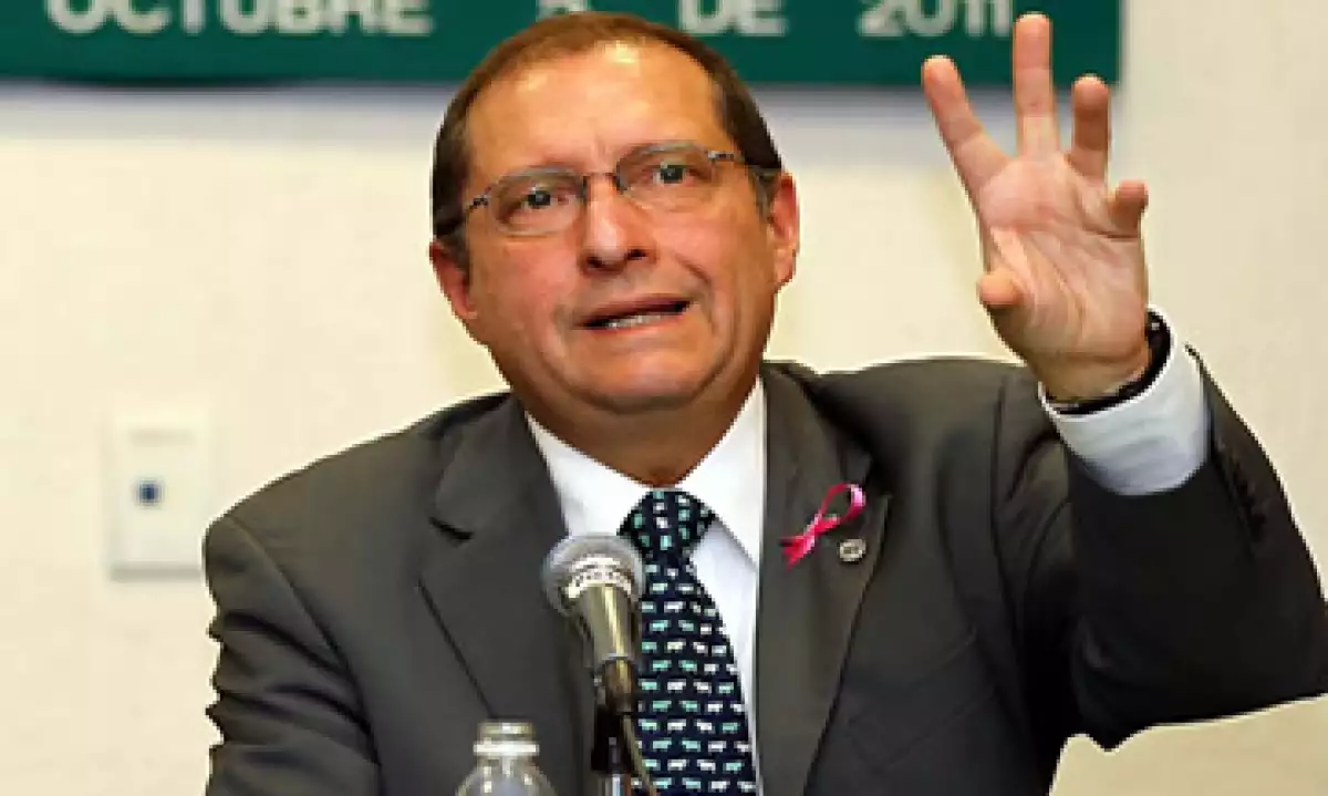 Eduardo Pérez Motta, presidente de la Comisión Federal de Competencia acusó presiones a través de los medios por la resolución que deberá emitir. (Foto: Notimex)
