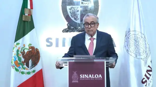 Rubén Rocha Moya ofrece una conferencia de prensa el 1 de mayo pasado, cuando aún no solicitaba licencia como gobernador. 