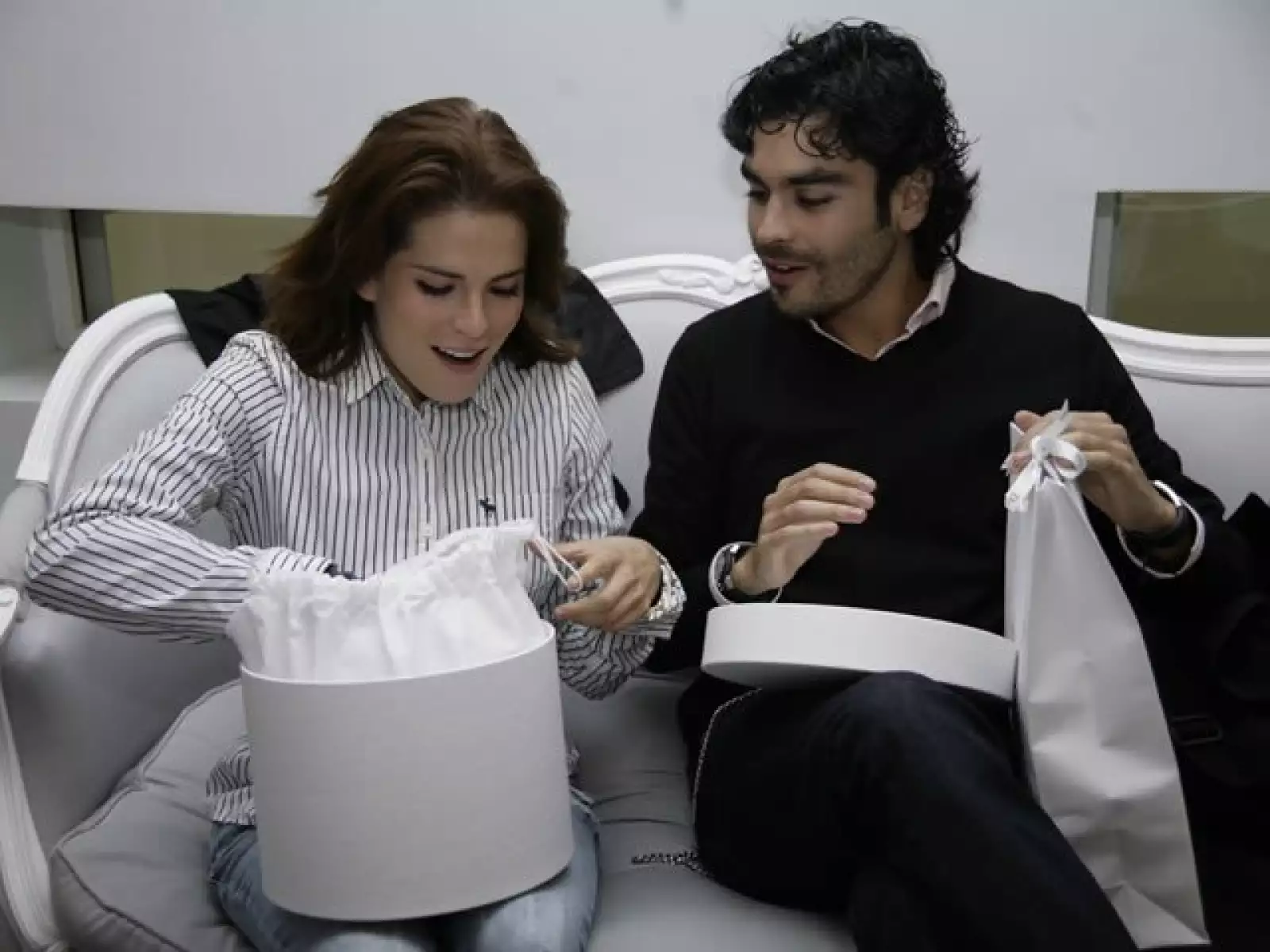 En Casa Dior le obsequiaron un écharpe, un perfume, y una crema Miss Dior Chérie.