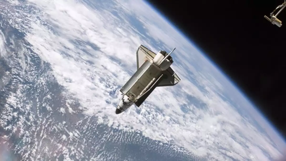 transbordador atlantis en el espacio