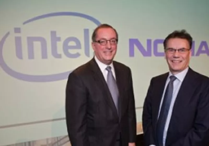 El CEO de Intel, Paul Otellini (izq), lamentó que Nokia no continuara con el proyecto MeeGo. (Foto: Cortesía Fortune)