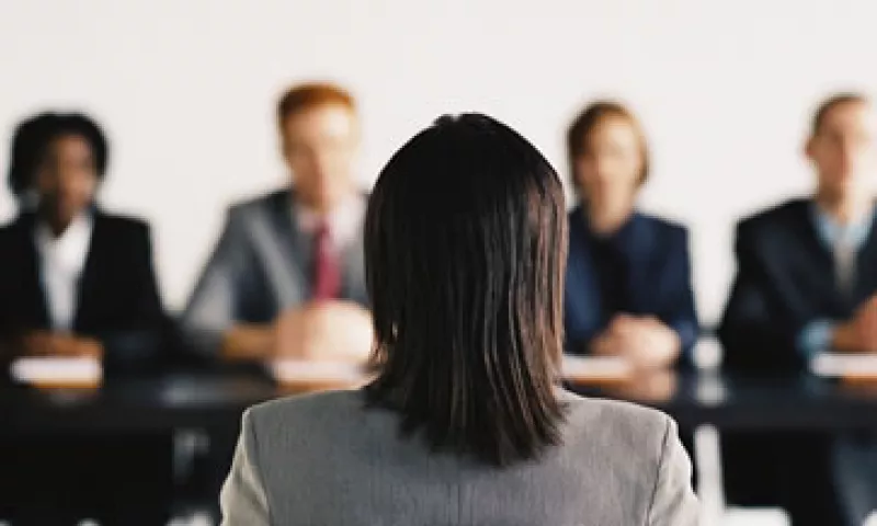 Para aumentar tu factor de empleabilidad, el experto recomienda investigar qué buscan en los candidatos las empresas que te interesan. (Foto: Thinkstock)