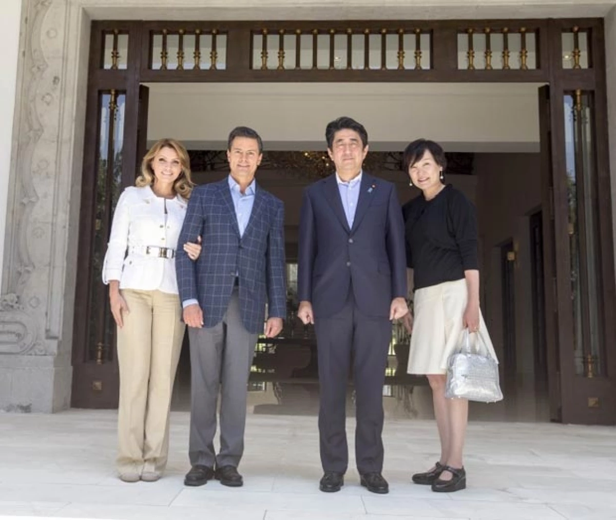 Este fin de semana, durante la visita oficial del primer ministro de Japón, Shinzo Abe, y su esposa Akie Abe, la primera dama lució un tono rubio en el pelo.
