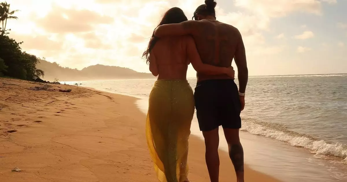 kim-kardashiamn-lewis-hamilton-hawai.jpg