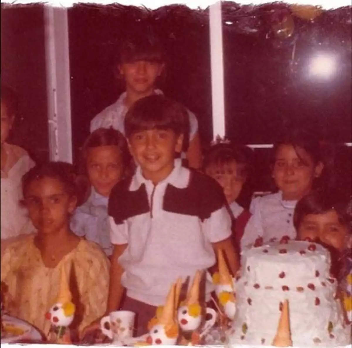 El hijo de Vicente Fernández recordó su infancia a través de estas imágenes.
