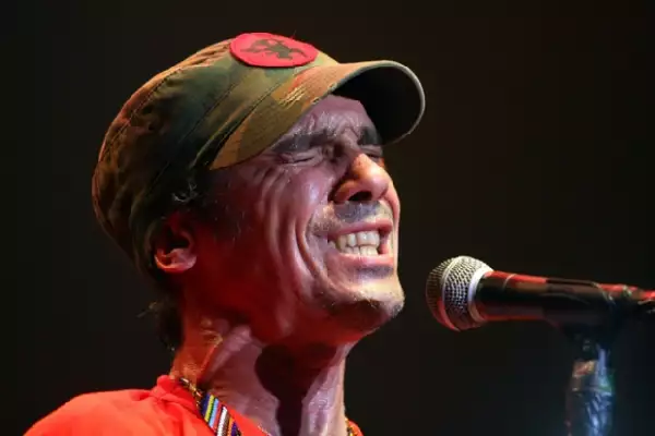 Manu Chao, casi lo echan.