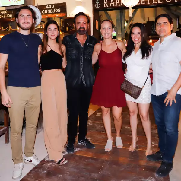 Bruno Díaz, Daniela Díaz , Beto Díaz, Marilú Gutiérrez, Cristina Hass y Luis Peniche