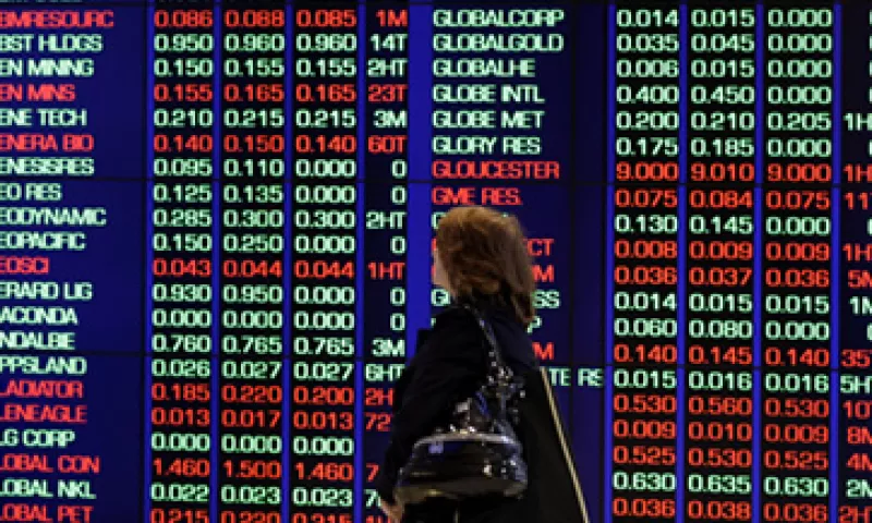 La calificadora aclara que a medida que los mercados reaccionen a la baja de nota de EU varias economías en el mundo se preparan para ver un menor crecimiento. (Foto: AP)