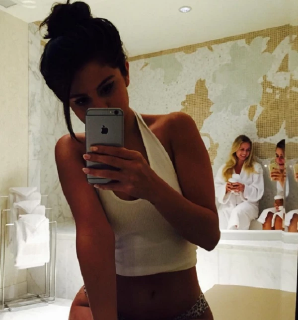 Esta ha sido la selfie más hot de Selena hasta ahora luego de que fuese criticada por haber subido unos kilos de más.