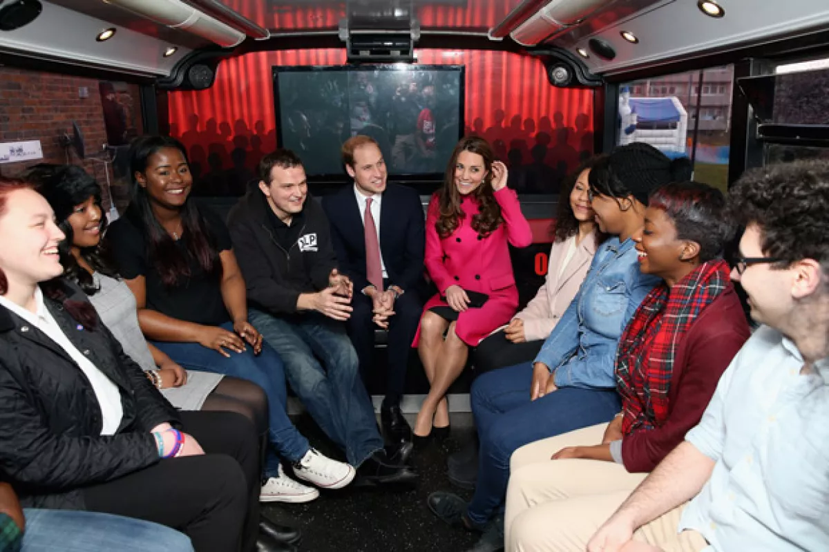 Los duques de Cambridge se mostraron muy humildes con las personas del sur de Londres, pues incluso se subieron a su autobús.