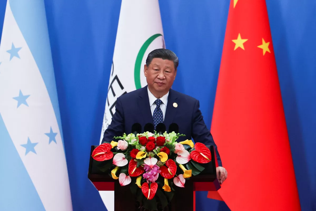 El presidente de China, Xi Jinping, pronuncia un discurso durante la ceremonia de apertura de la reunión ministerial del Foro China-CELAC en Beijing, China, el 13 de mayo de 2025.