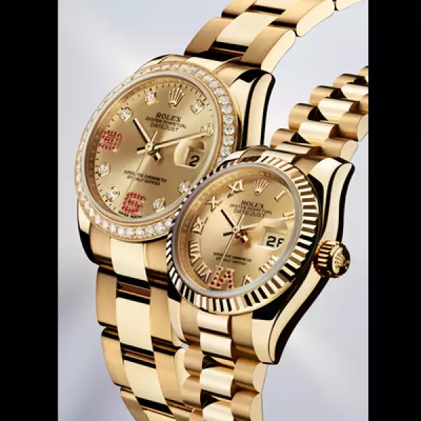 En su versión femenina de 31 y 26 mm en oro amarillo. El primero ofrece numerales en arábigo mientras el segundo los muestra en romano ambos terminados en rubíes. Tienen reserva de marcha de 48 horas y una resistencia al agua de 100 metros.