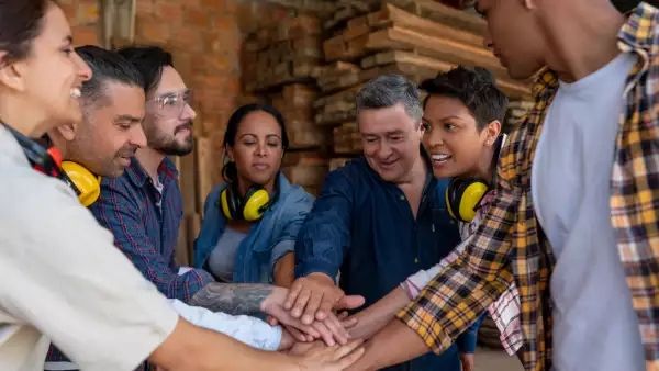 Trabajo digno y diversidad cultural, un pendiente del constitucionalismo actual
