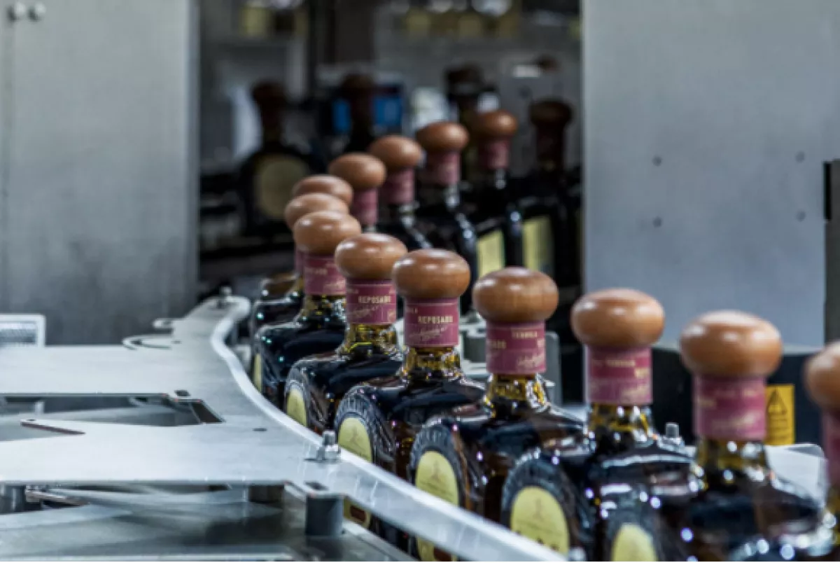 Estados Unidos compra 8 de cada 10 litros de tequila que exporta México