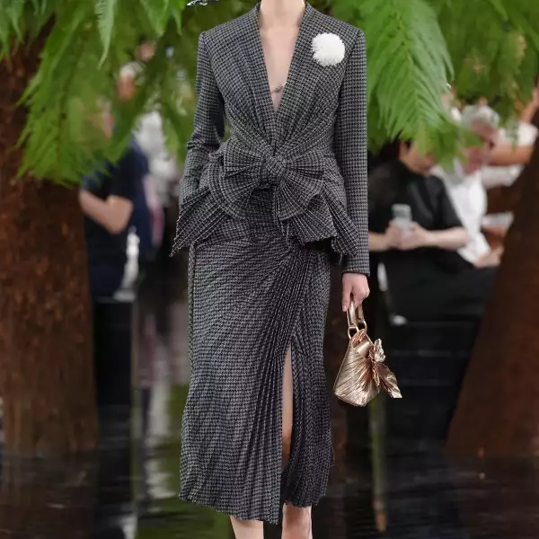 Christian Dior HC F26 007.jpg