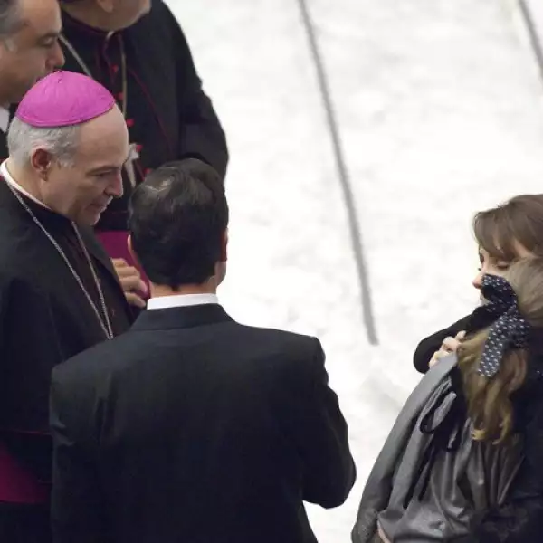 Angélica se mostró muy maternal con su hija pequeña, Regina, de tres años.
