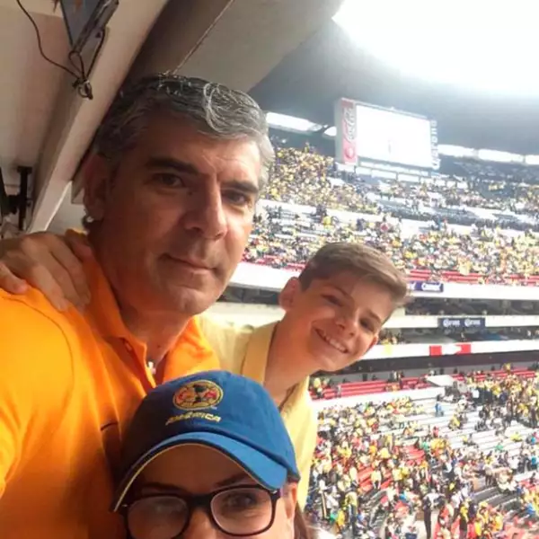 Isabel Lascurain vivió el partido de un modo más familiar y así presumió que estaba en el Estadio Azteca.