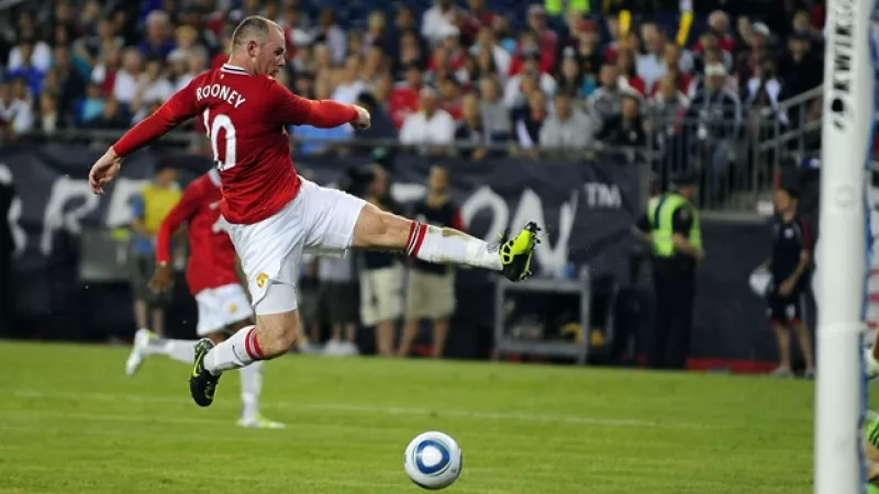 wayne rooney dispara contra el new england revolution