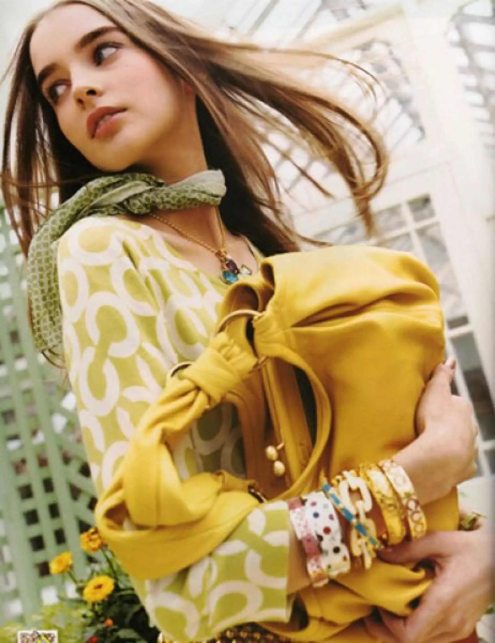 Ali Michael tiene 18 años y nació en Texas y a su corta edad ya ha caminado por las pasarelas de Galliano, Chanel, Dior y Lacroix. actualmente aparece en la campaña de la marca de accesorios Coach.