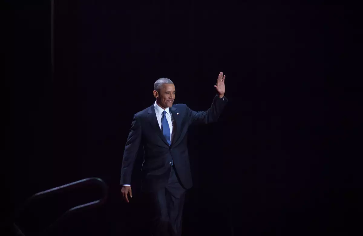 Barack Obama diciendo adiós