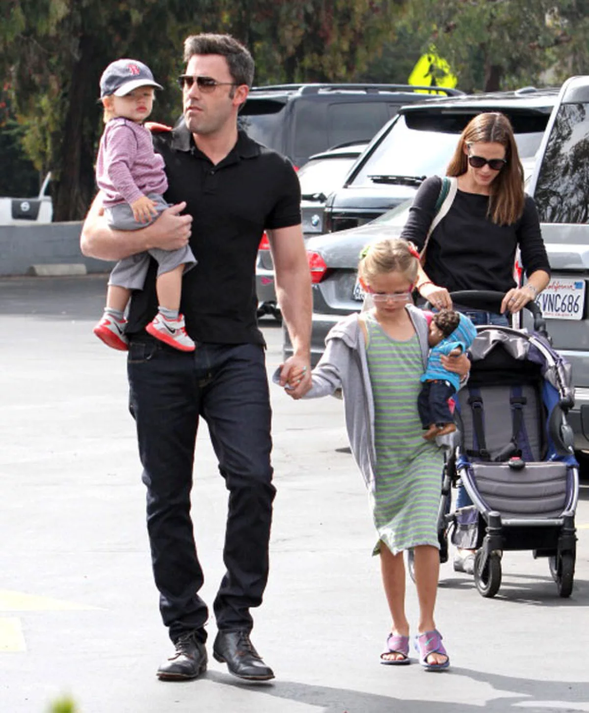 Aseguran que Ben Affleck mantiene una relación con Christine Ouzounian, una mujer de 28 años que fue niñera de sus hijos.