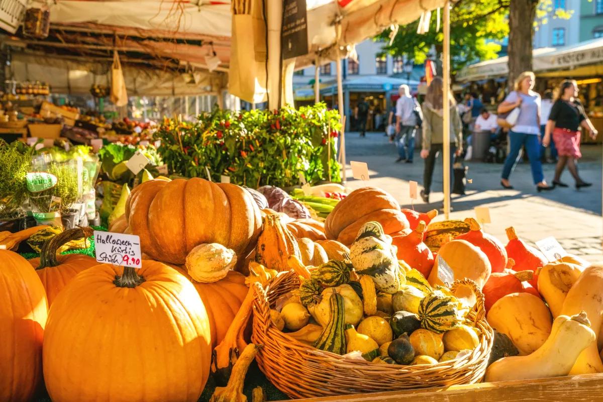 Viktualienmarkt es el lugar indicado para  encontrar productos de temporada