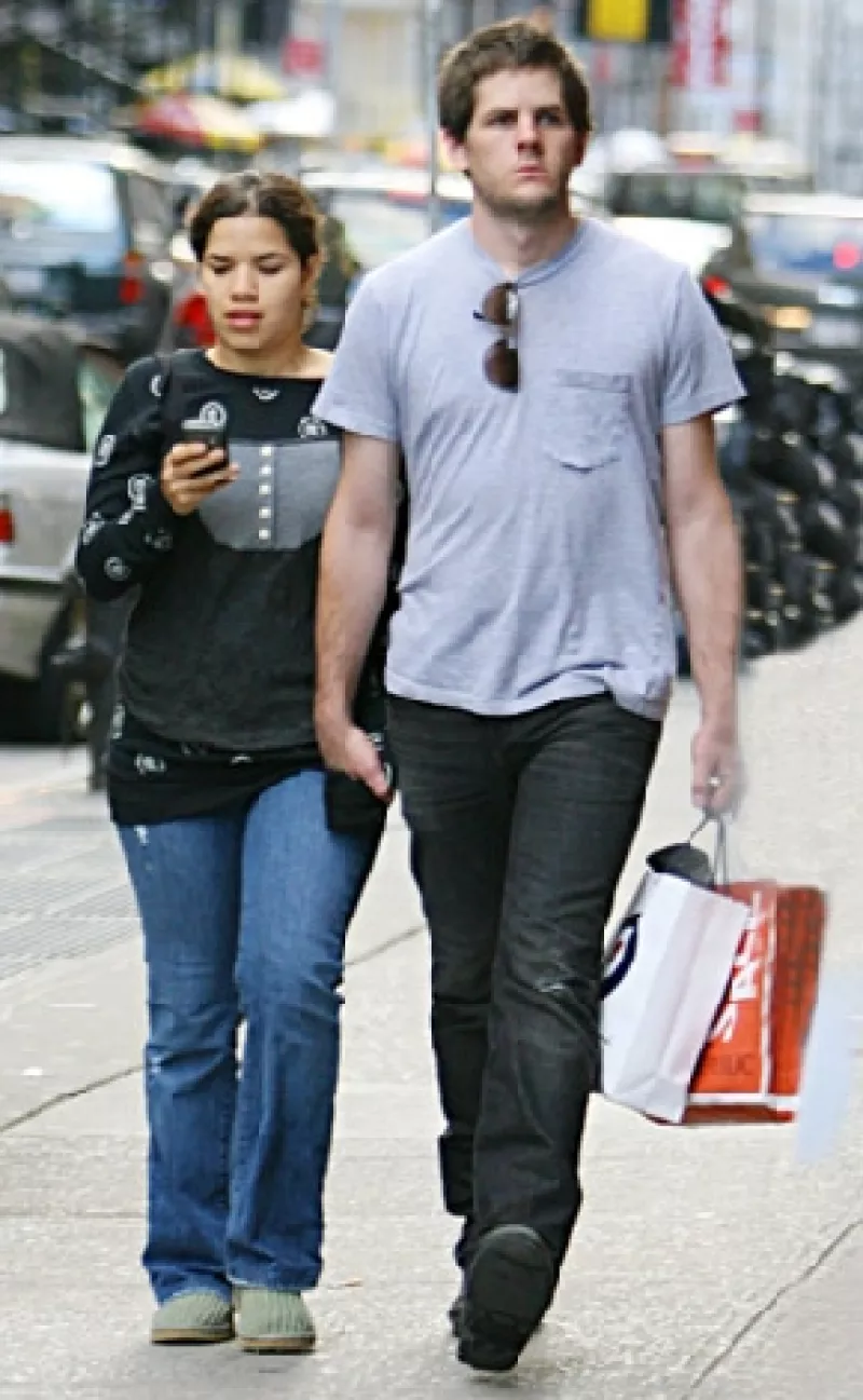 La actriz y su novio, Ryan Piers Williams, se conocieron en la Universidad del Sur de California cuando él le hizo una prueba para una película estudiantil que realizaría.