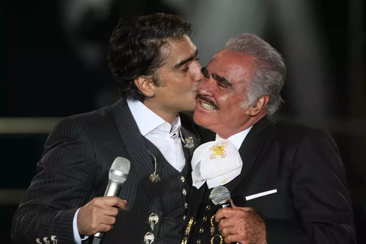 Vicente Fernández, un padre de mano dura con 'El Potrillo'