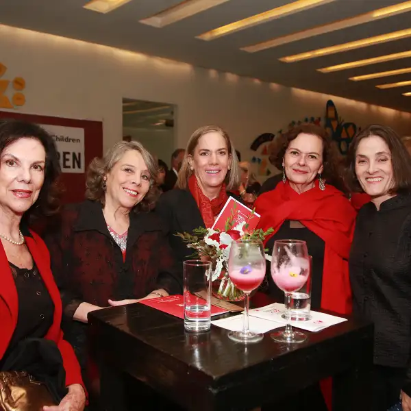CENA EN ROJO