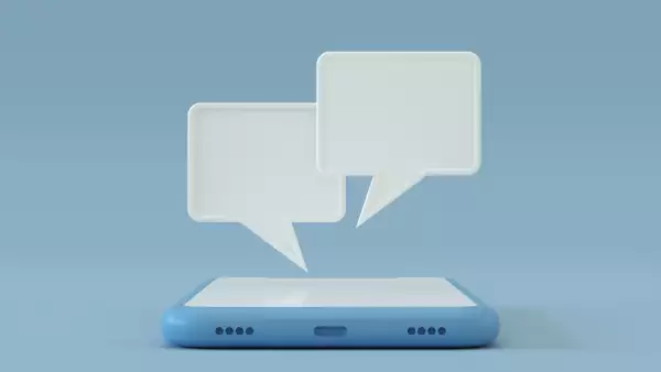 dos burbujas de conversación saliendo de un smartphone