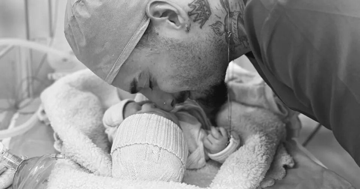 Maluma debuta como papá; ya nació su hija, Paris